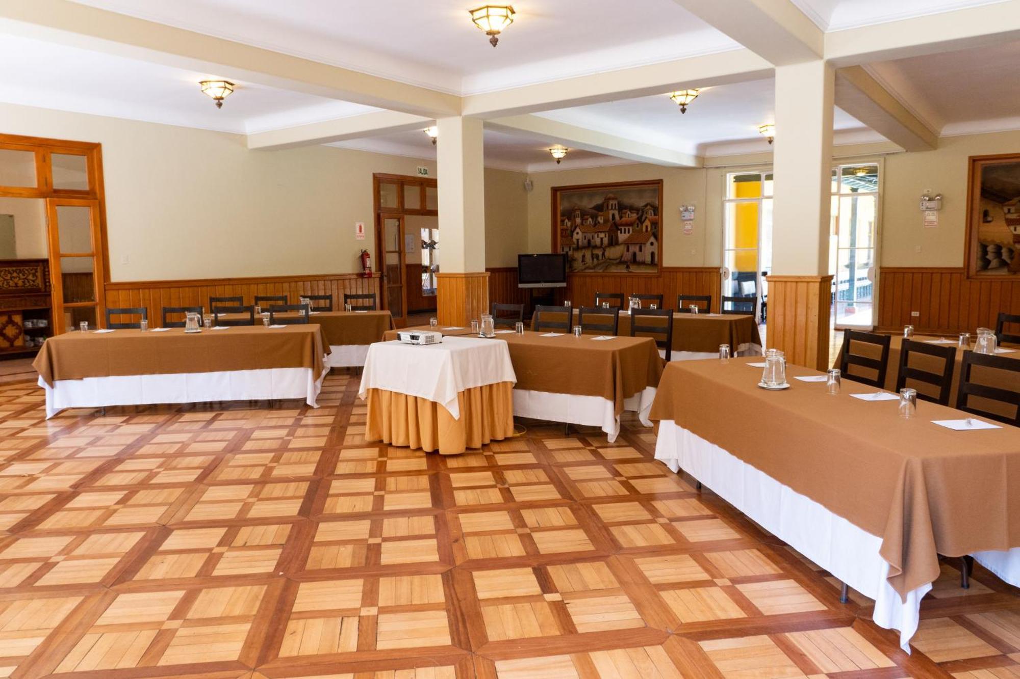 Lp Los Portales Hotel Tarma Exterior photo